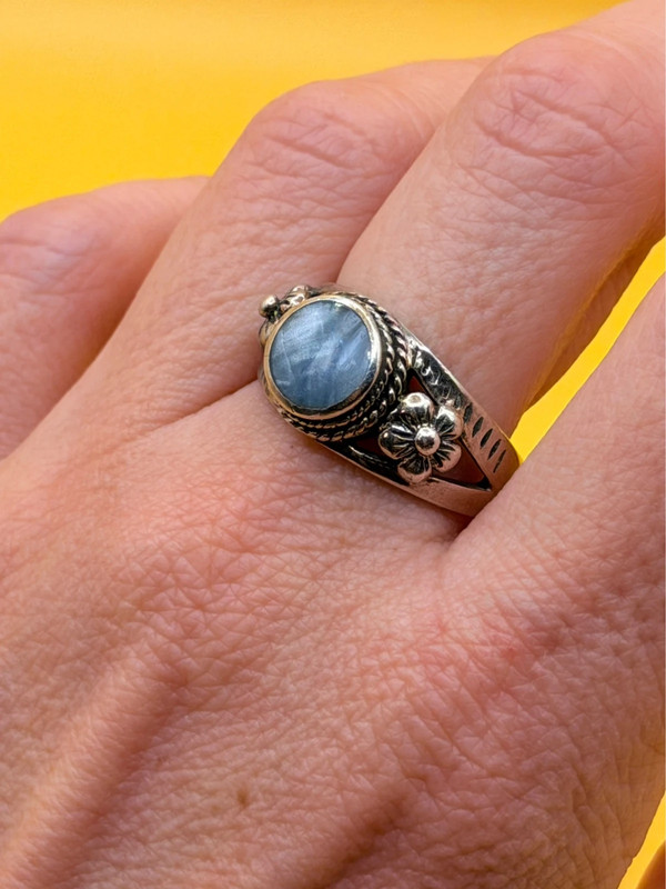 silver ring with a moonstone, adorned with floral patterns. Size R#14