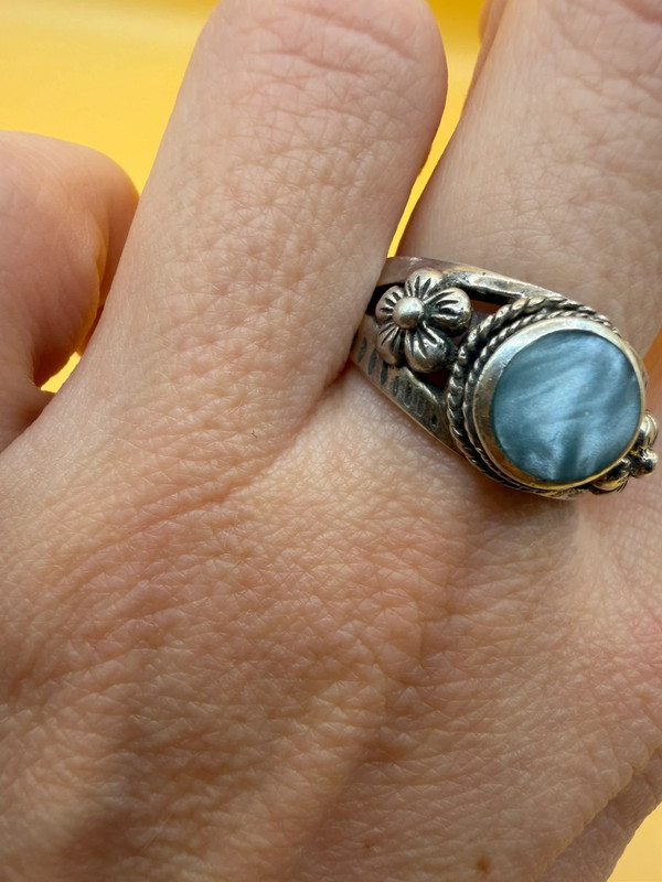 silver ring with a moonstone, adorned with floral patterns. Size R#14