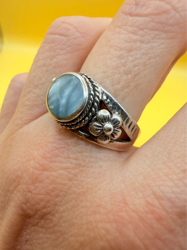 silver ring with a moonstone, adorned with floral patterns. Size R#14
