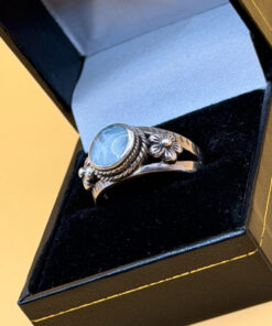 silver ring with a moonstone, adorned with floral patterns. Size R