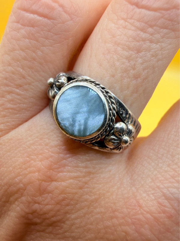 silver ring with a moonstone, adorned with floral patterns. Size R#14