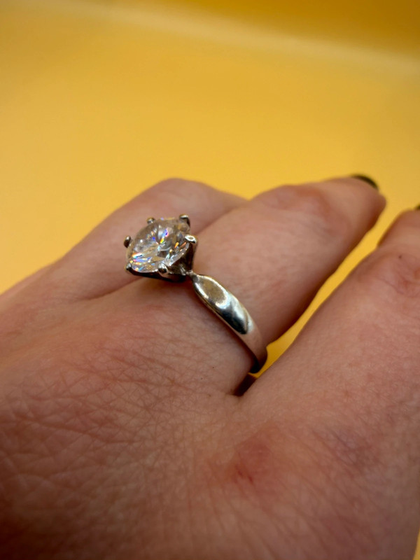 Sterling silver ring with sparkling CZ Uk size P#49