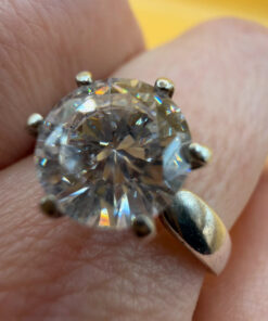 Sterling silver ring with sparkling CZ Uk size P