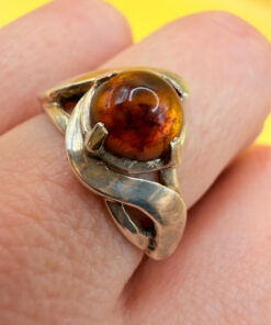 Stunning new sterling silver ring with amber, size O#125