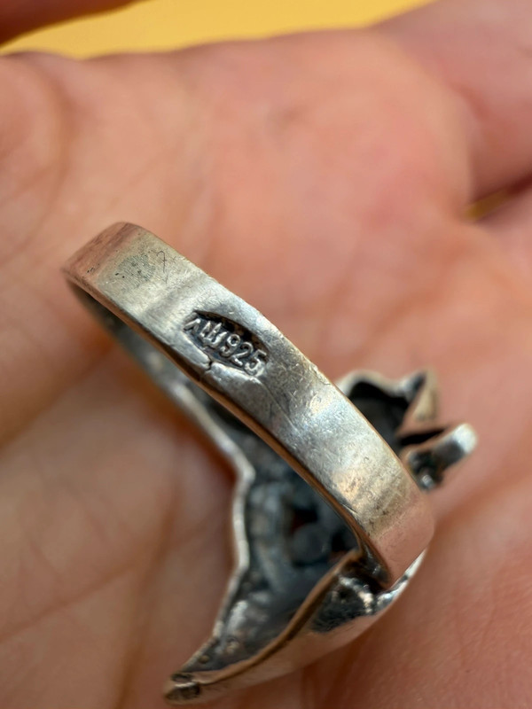 Sterling silver ring with marcasite stones size M