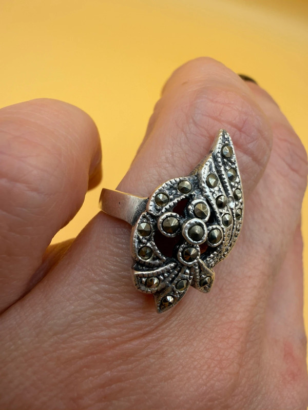 Sterling silver ring with marcasite stones size M