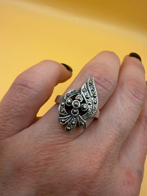 Sterling silver ring with marcasite stones size M