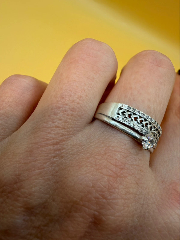 Sterling silver ring with sparkling CZ Uk size Q#114