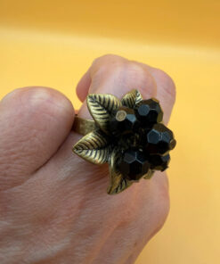 Size L, adjustable ring with black beads