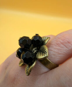 Size L, adjustable ring with black beads