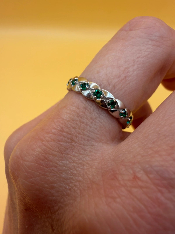 Stunning sterling silver ring with green stones Uk size O#146