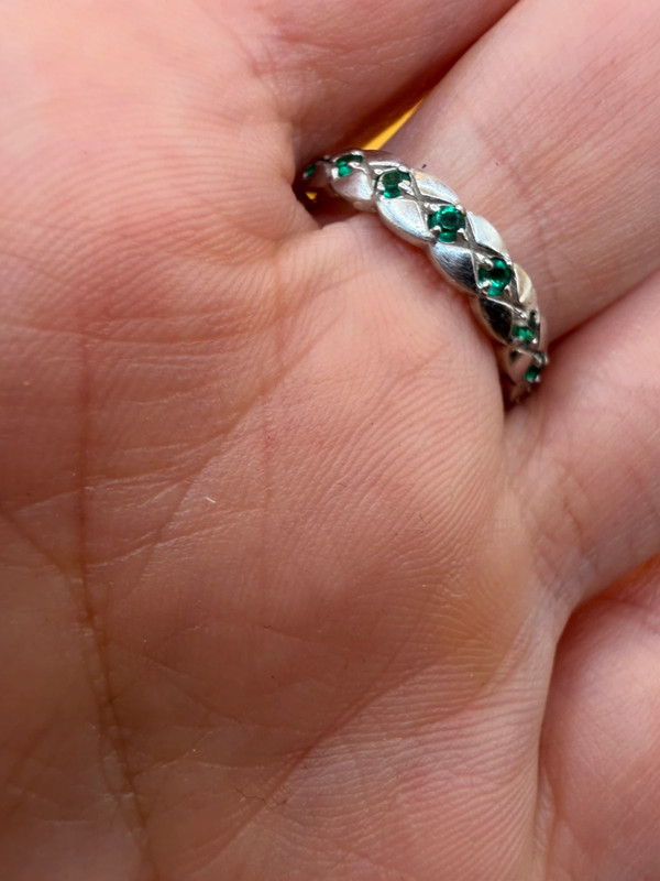 Stunning sterling silver ring with green stones Uk size O#146