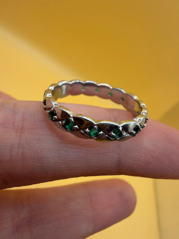 Stunning sterling silver ring with green stones Uk size O#146