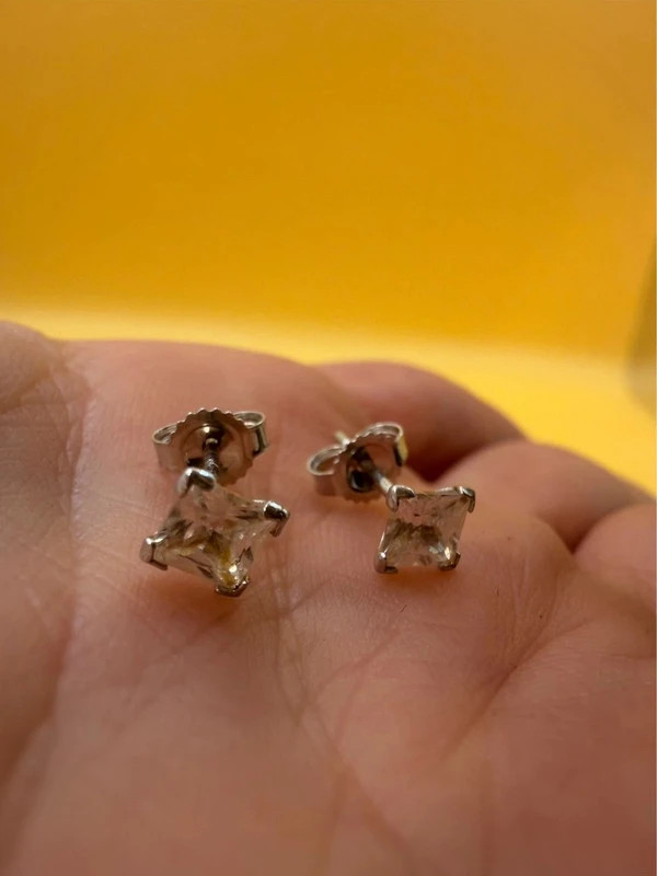 White gold 9 carat stud earrings with sparkling cubic zirconia #143