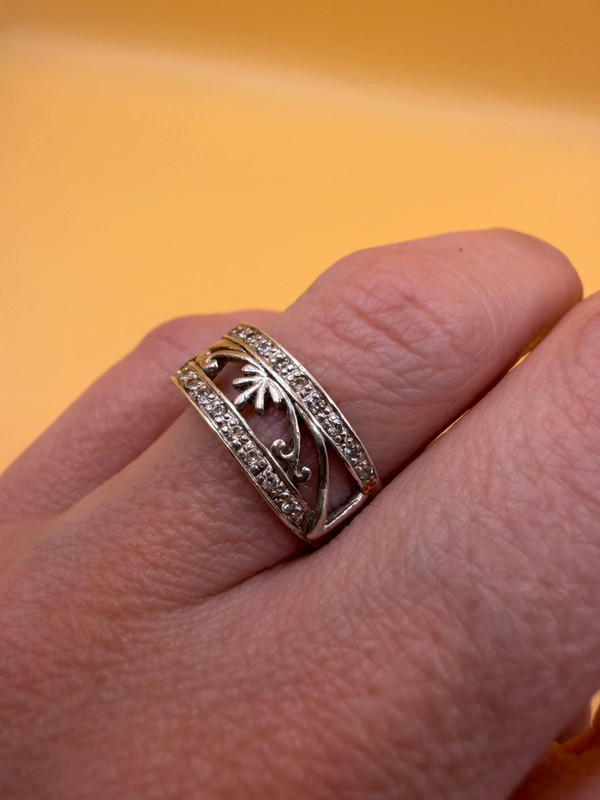 Sterling silver ring Uk size N