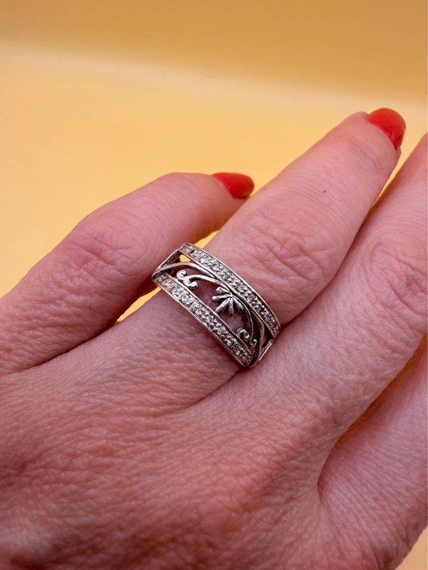 Sterling silver ring Uk size N