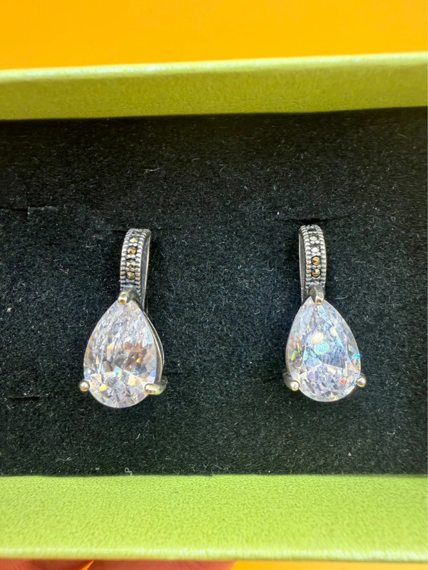 Incredibly beautiful sterling silver earrings with huge CZ#35