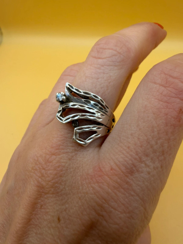 Unusual fashion sterling silver ring Uk P weight 4gr