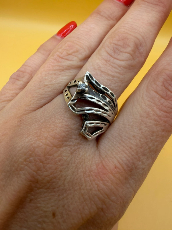 Unusual fashion sterling silver ring Uk P weight 4gr
