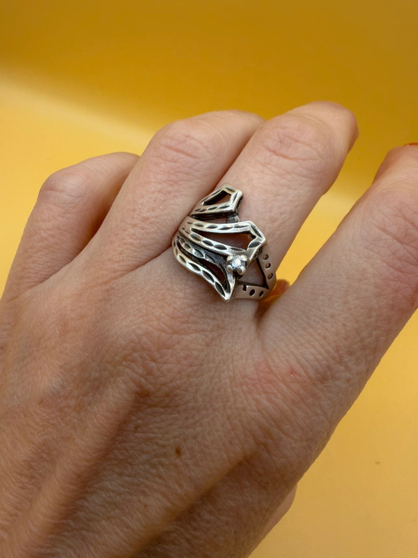 Unusual fashion sterling silver ring Uk P weight 4gr