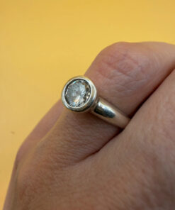 Beautiful sterling silver ring Uk size M with round CZ