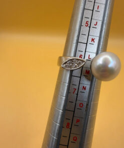 Sterling silver ring with pearl Uk size L 1/2