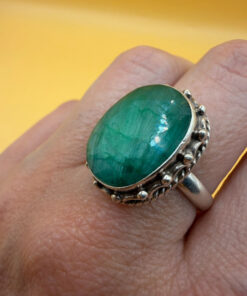 Vintage 925 Sterling Silver natural Emerald Gemstone Uk size O