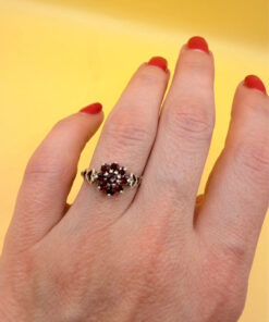 Stunning vintage sterling silver 925 ring with natural garnet, size O.#8