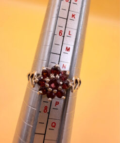 Stunning vintage sterling silver 925 ring with natural garnet, size O