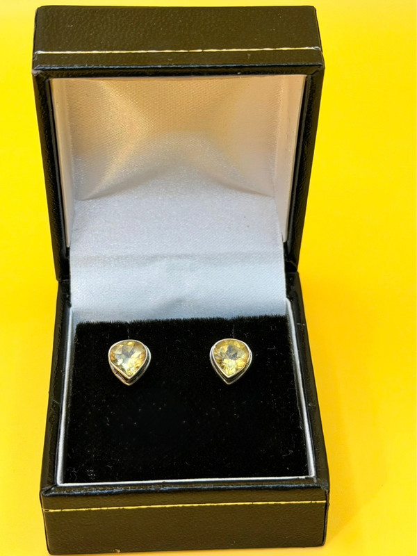 Vintage sterling silver stud earrings with natural citrine #118