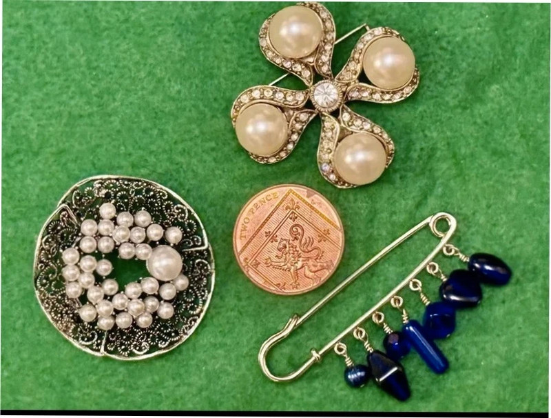 Mixed Lot of 3x Beautiful Vintage Brooches. Excellent Condition.