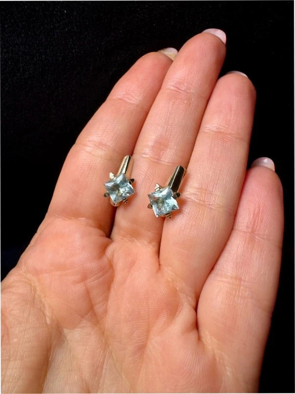 14k Gold earrings with natural topaz