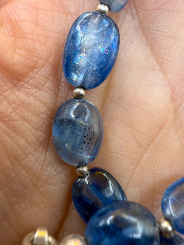 Silver bracelet with an incredibly beautiful natural kyanite, 19 centimeters in size.~39