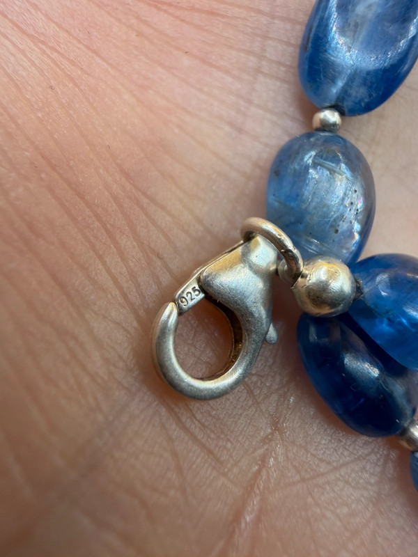 Silver bracelet with an incredibly beautiful natural kyanite, 19 centimeters in size.~39