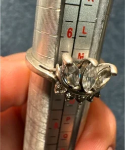 Incredibly beautiful cubic zirconia sterling silver ring Uk size M