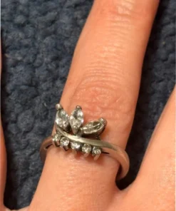 Incredibly beautiful cubic zirconia sterling silver ring Uk size M