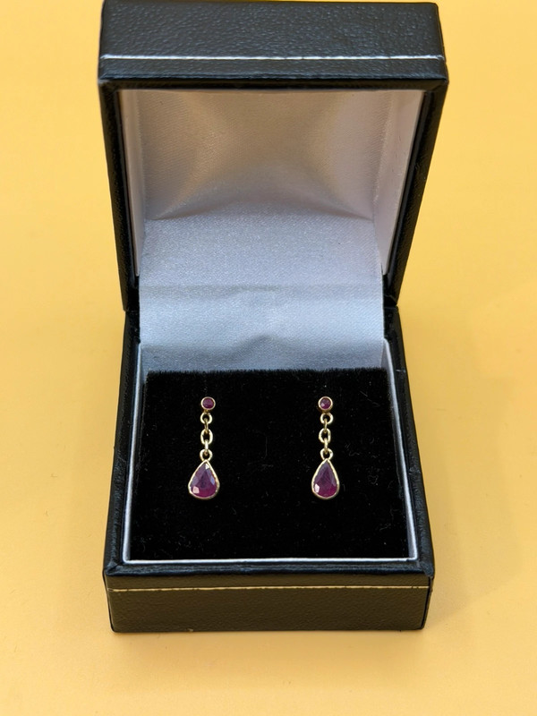 375 gold ( 9 k) JAH hallmark earrings with natural ruby~108