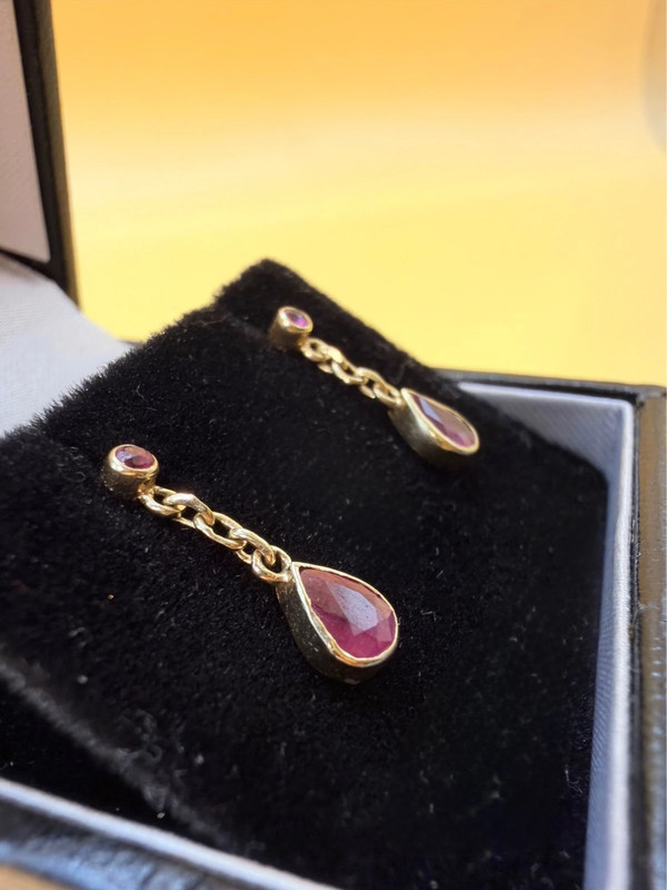 375 gold ( 9 k) JAH hallmark earrings with natural ruby~108