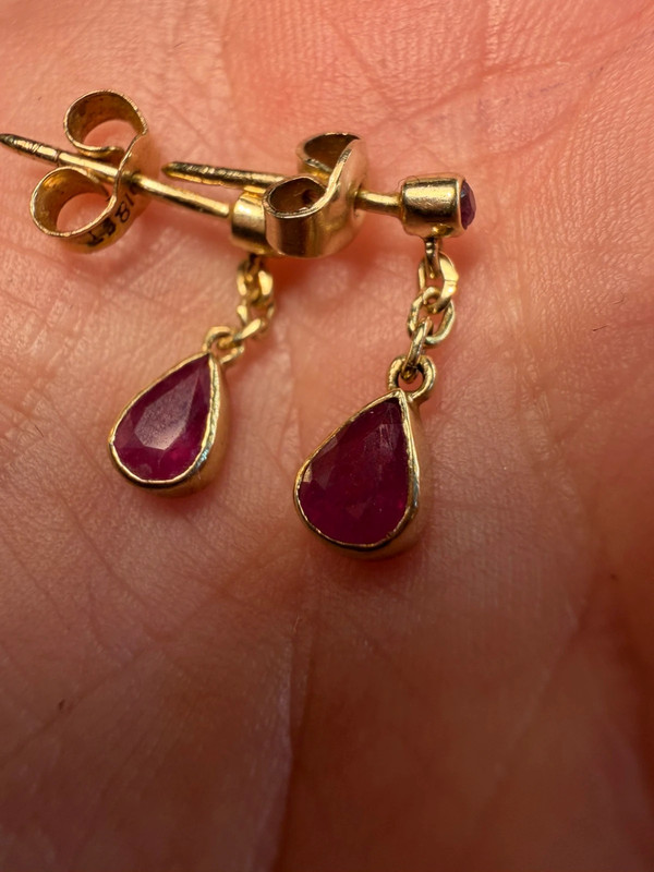 375 gold ( 9 k) JAH hallmark earrings with natural ruby~108