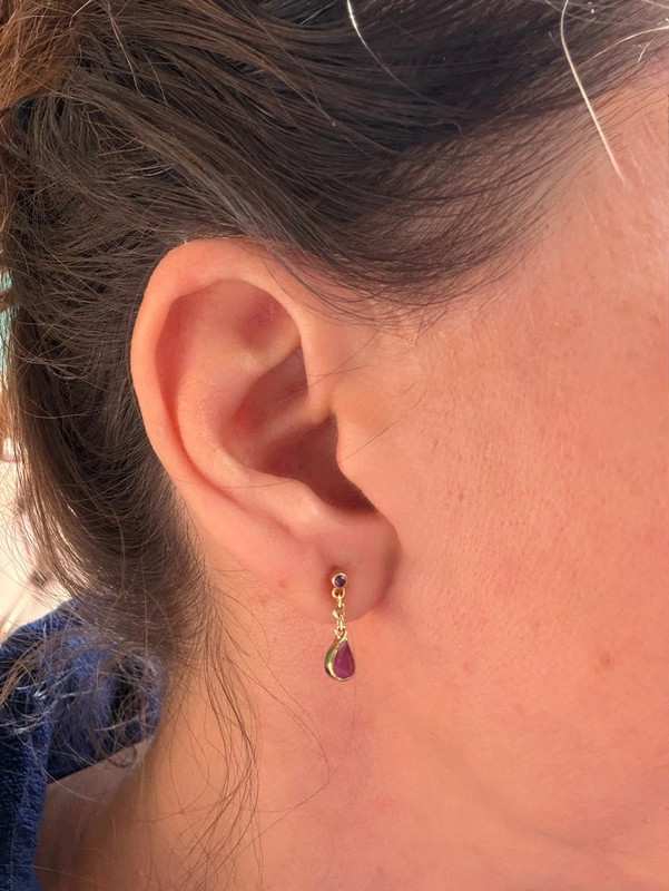 375 gold ( 9 k) JAH hallmark earrings with natural ruby~108