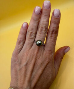 Silver ring with a large Black Tahitian Pearl, size M