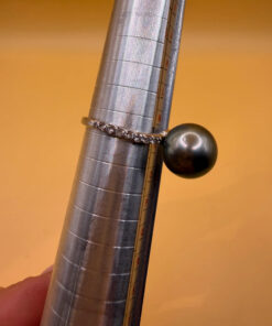 Silver ring with a large Black Tahitian Pearl, size M
