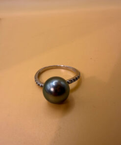 Silver ring with a large Black Tahitian Pearl, size M