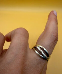 sterling silver wave ring features a distinctive intertwined design Uk size M