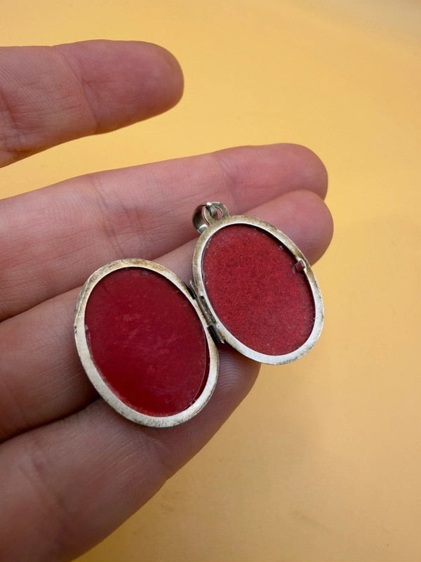 Germany vintage sterling silver oval locket features detailed engraved floral motifs~108