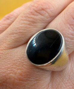 Men Unisex silver ring featuring a natural onyx, size W
