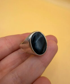 Men Unisex silver ring featuring a natural onyx, size W