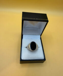 Men Unisex silver ring featuring a natural onyx, size W