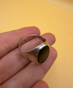 Men Unisex silver ring featuring a natural onyx, size W