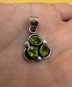 Vintage women’s pendant with peridot, 925 sterling silver~39
